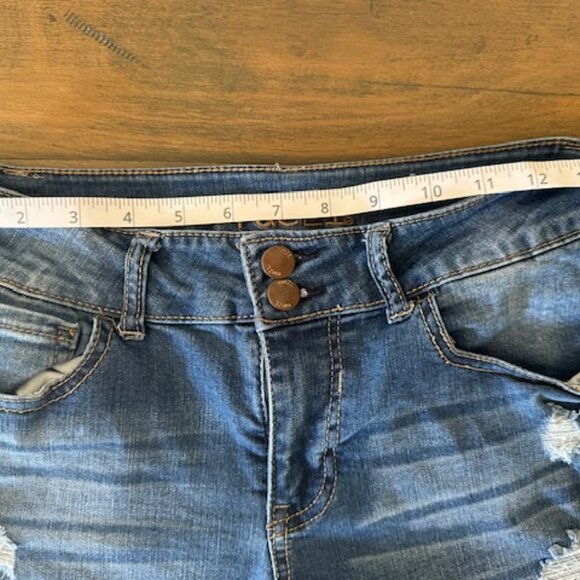 Rue 21 Cutoff Distressed Jean Short 8503 - Picture 5 of 7